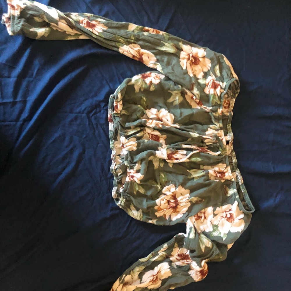 Long sleeve crop top